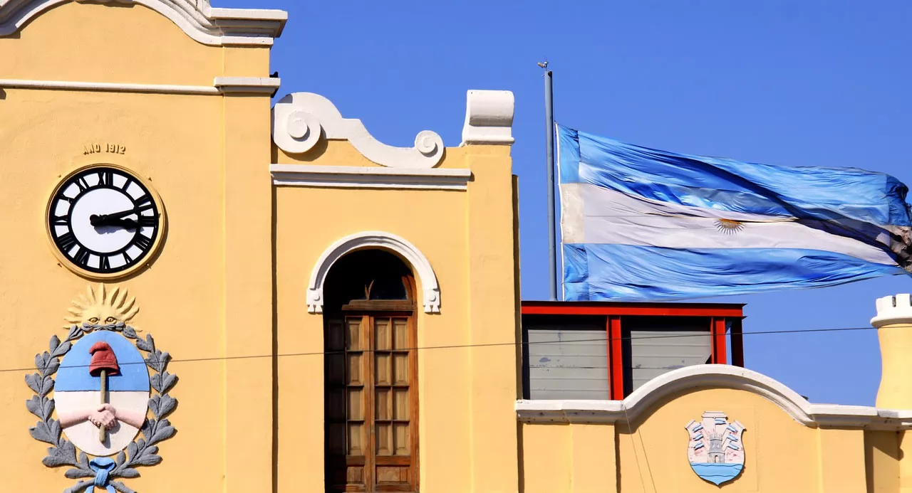 Crea un sitio web exitoso y personalizado para Argentina, con el idioma {LANGUAGE},  la moneda {CURRENCY}, zona horaria {TIME},  ubicaciones de Argentina ...