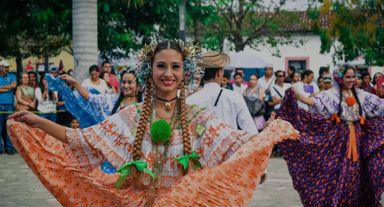 Crea un sitio web exitoso y personalizado para Costa Rica, con el idioma {LANGUAGE},  la moneda {CURRENCY}, zona horaria {TIME},  ubicaciones de Costa Rica ...