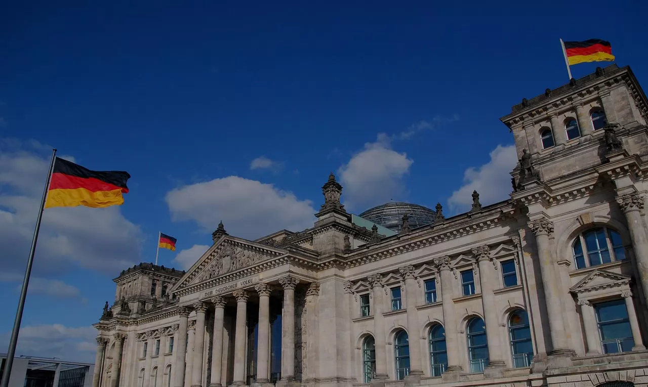 Erstellen Sie eine erfolgreiche Website,  die für Deutschland angepasst ist.mit der Sprache {LANGUAGE},  der Währung {CURRENCY},  {TIME}Zeitzone,  Standorte von Deutschland ...