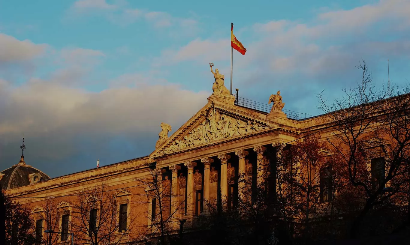 Crea un sitio web exitoso y personalizado para España, con el idioma {LANGUAGE},  la moneda {CURRENCY}, zona horaria {TIME},  ubicaciones de España ...